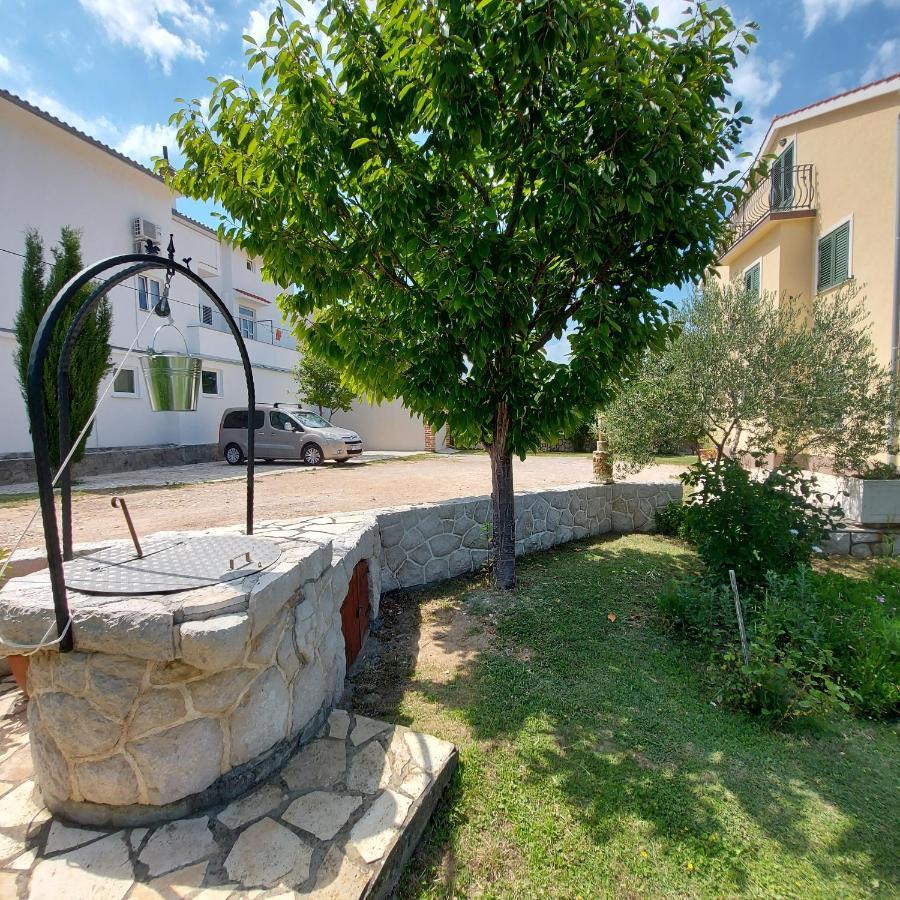 Apartments Batistic Supetarska Draga Esterno foto